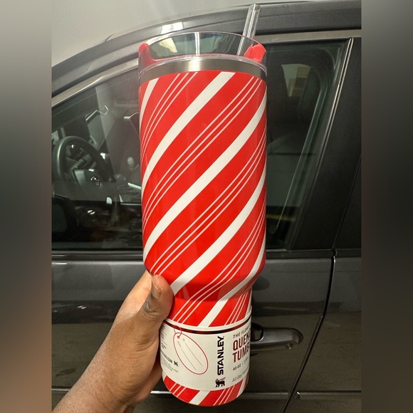 Stanley Candy Cane Twist 40oz Quencher - Picture 11 of 13